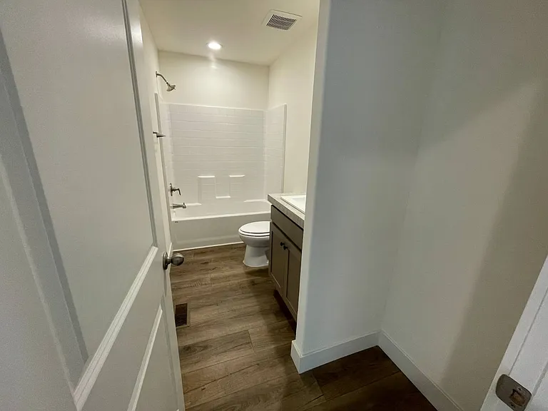5427 Edgewood Ln #4E — Photo 11