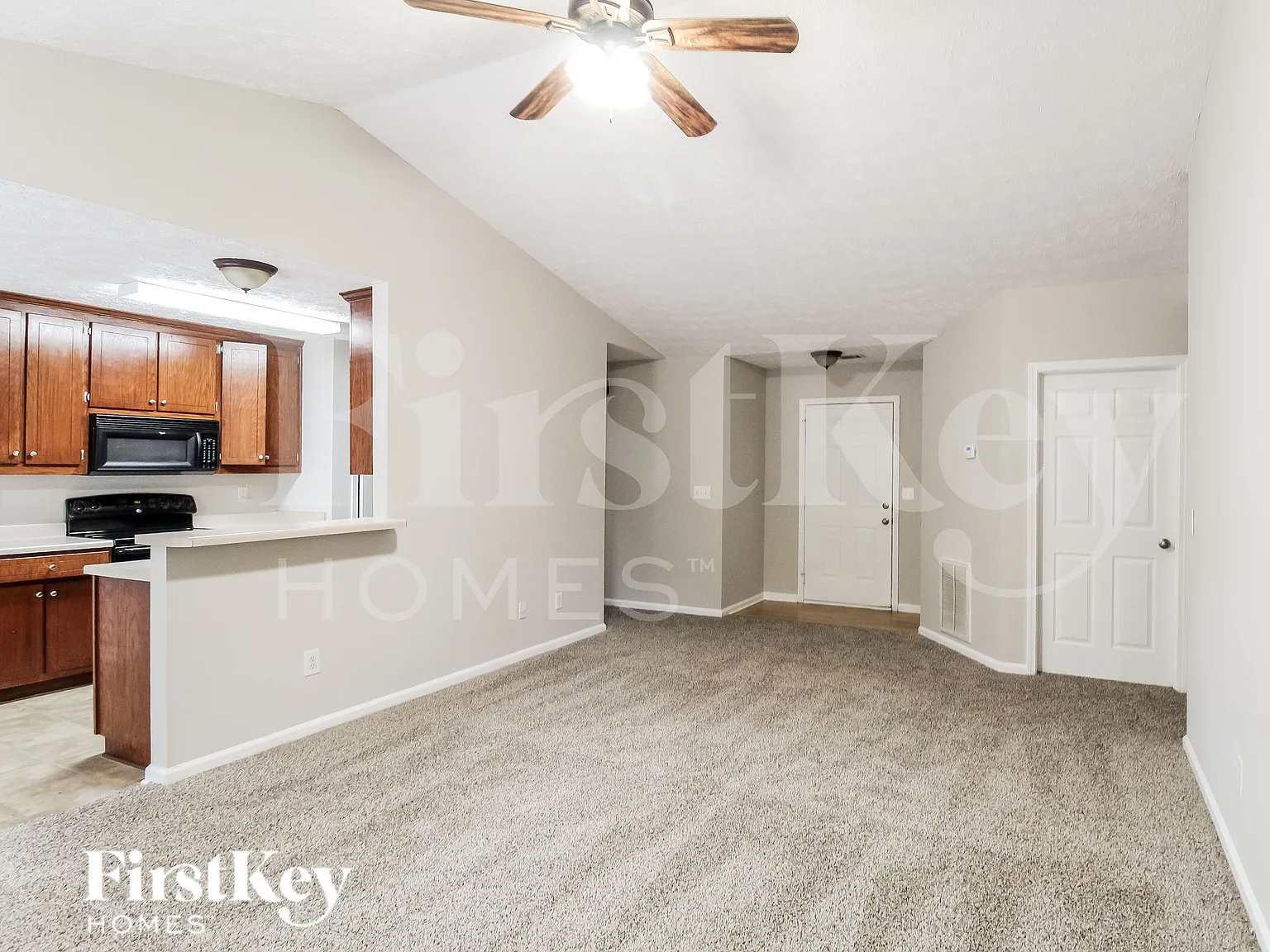 3 bed, 2.0 bath, 1366 sqft, $2,210 — Photo 2