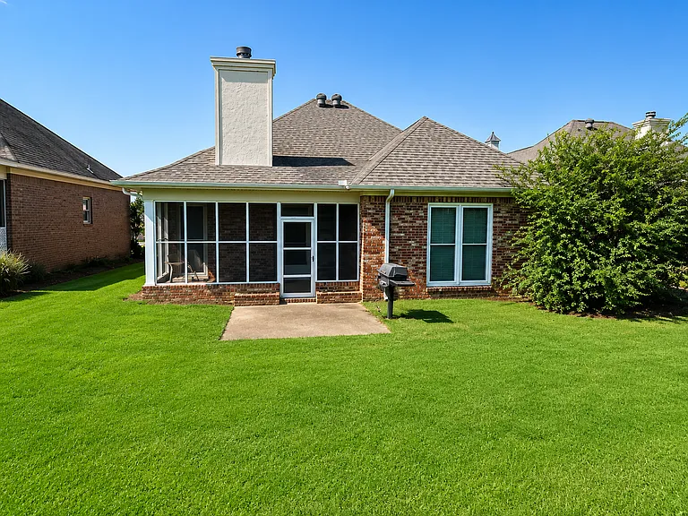 3500 Western Gales Dr — Photo 2