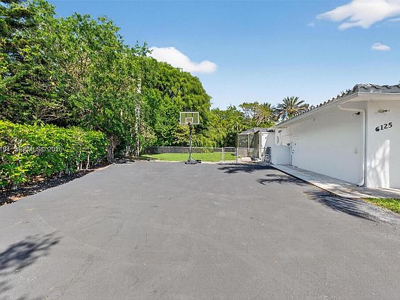 3rd image of 6125 SW 109th St