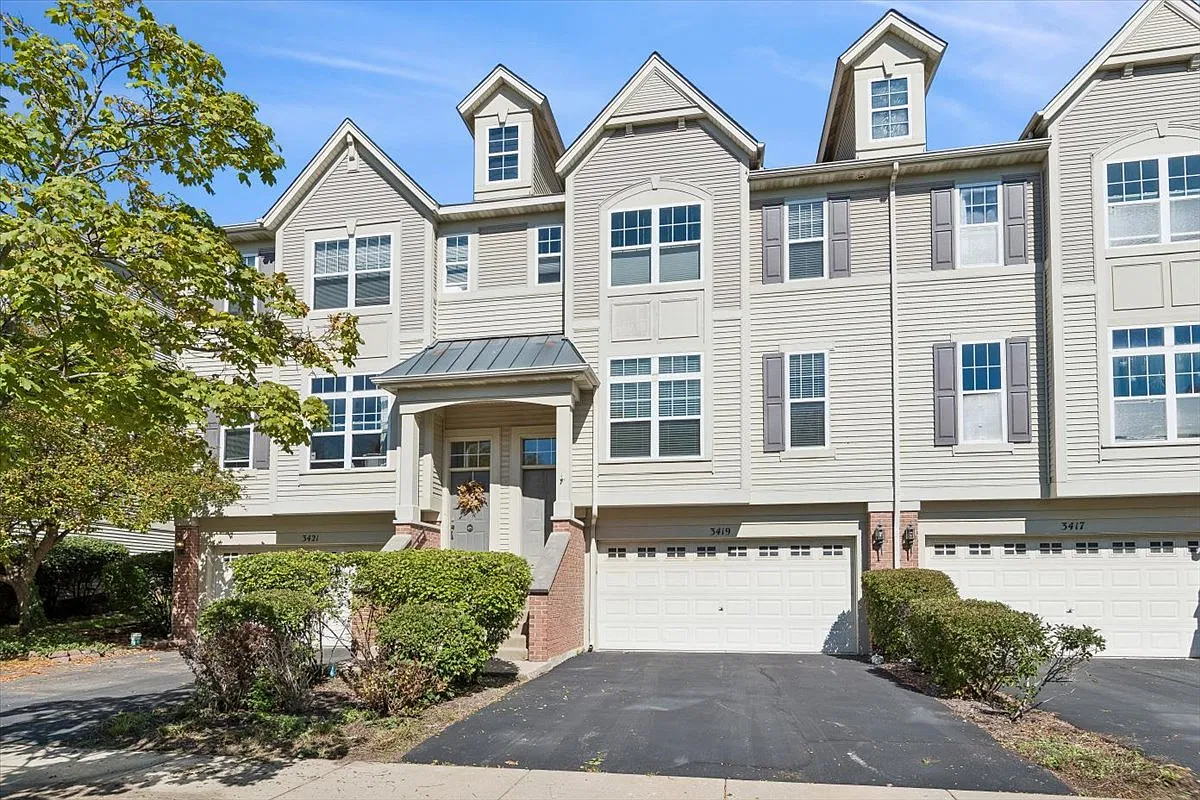 3 bed, 2.5 bath, 1776 sqft, $2,550 — Photo 1