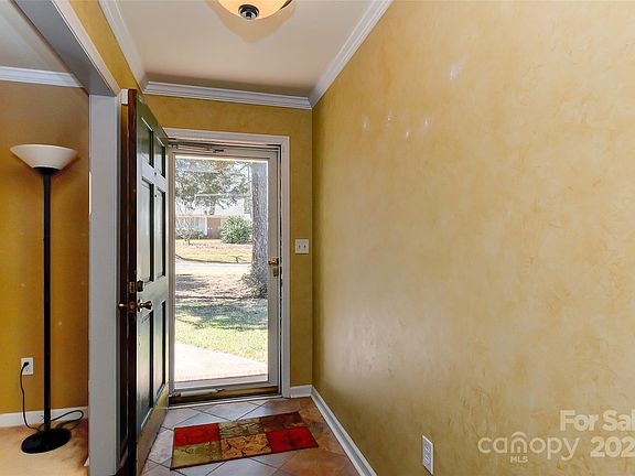 3rd image of 9509 Covedale Dr