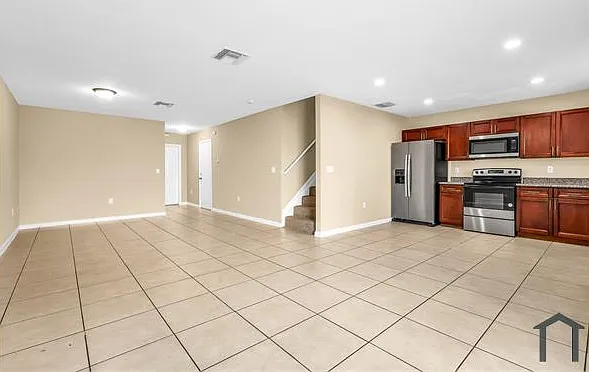 3 bed, 1450 sqft, $3,100 — Photo 2