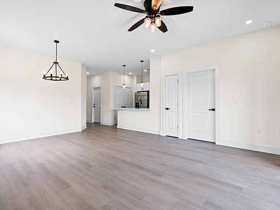 5th image of 12138 Tetzel Ave