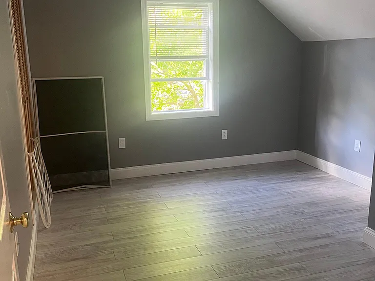 121 Flower Ave E #B — Photo 6