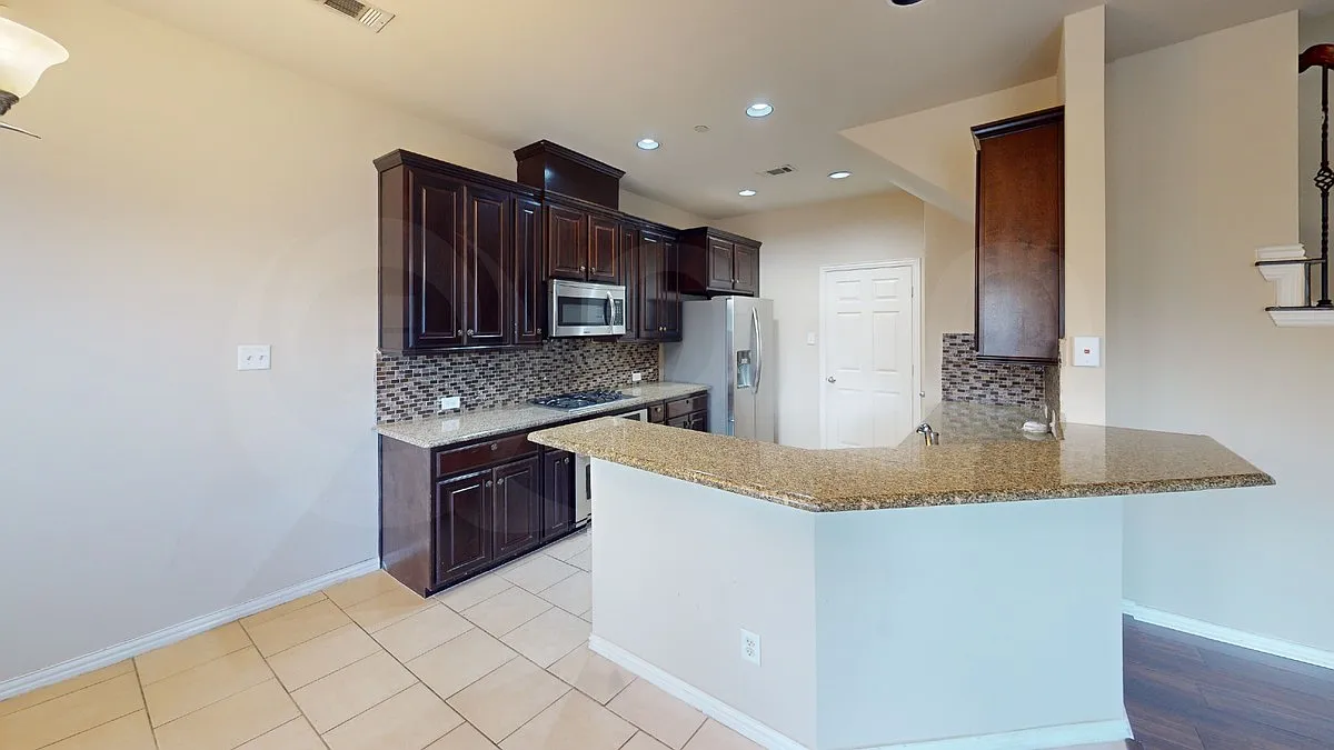 2 bed, 2.5 bath, 1634 sqft, $2,299 — Photo 4