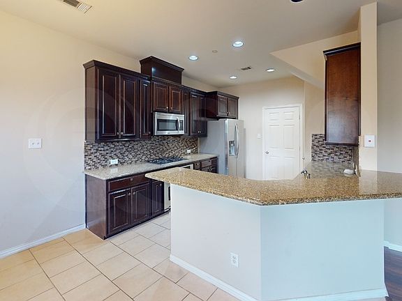 4th image of 4651 Penelope Ln