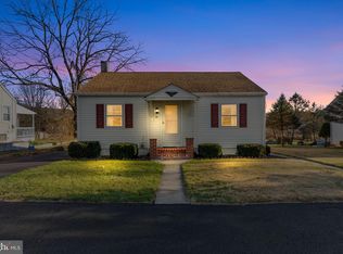 1044 Magazine Rd, Green Lane, PA 18054