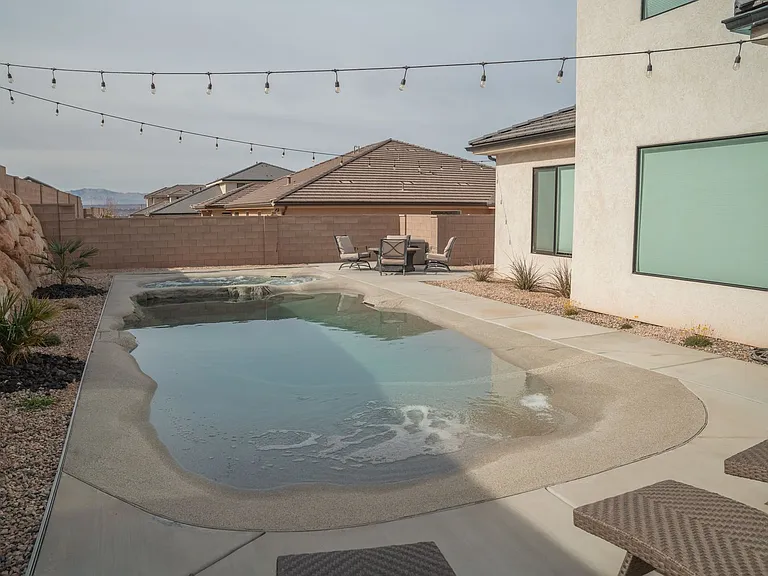 1322 E Toliman Way — Photo 32