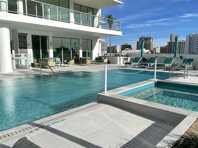 301 Quay Cmns #904 — Photo 30