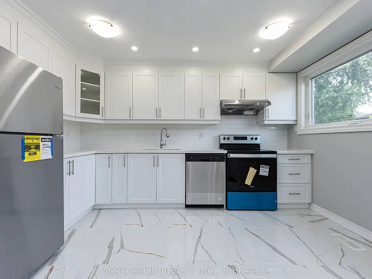 19 Hoskins Sq — Photo 10