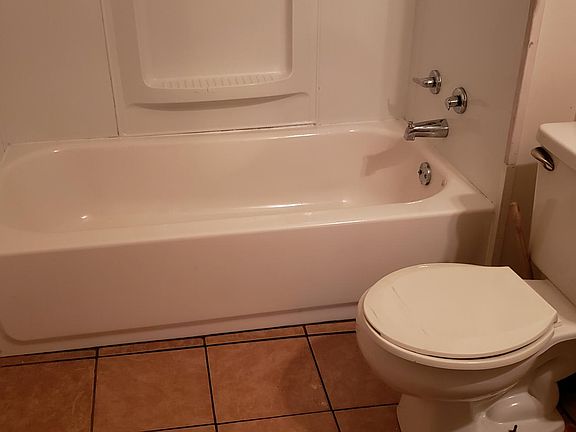 5th image of 3907 Denison Ave #2