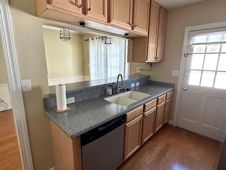 305 Hanover Arms Ct — Photo 3