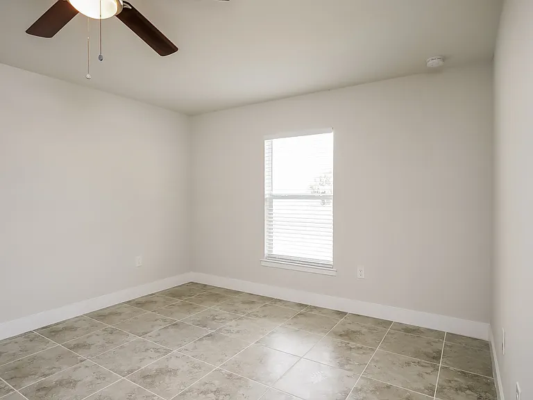 1037 Kimberly Ave — Photo 13