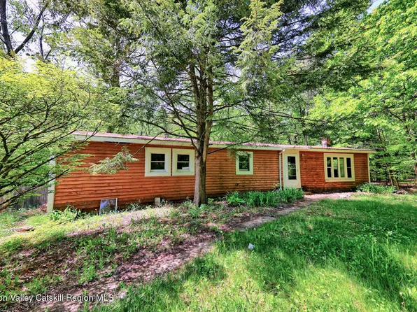 221 Jarvis Road S, Ravena, NY 12143