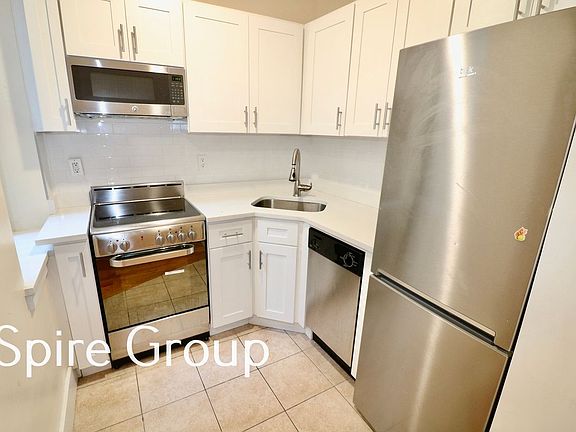 4th image of 303 W 76th St #Bb