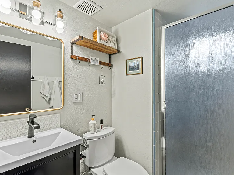 692 Sunderland Ct — Photo 21