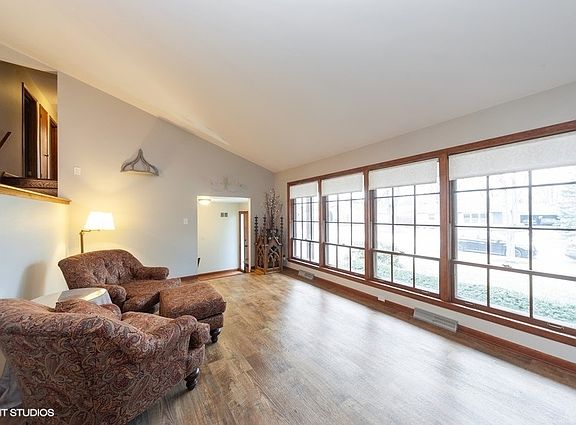 3rd image of 414 N Wilshire Ln