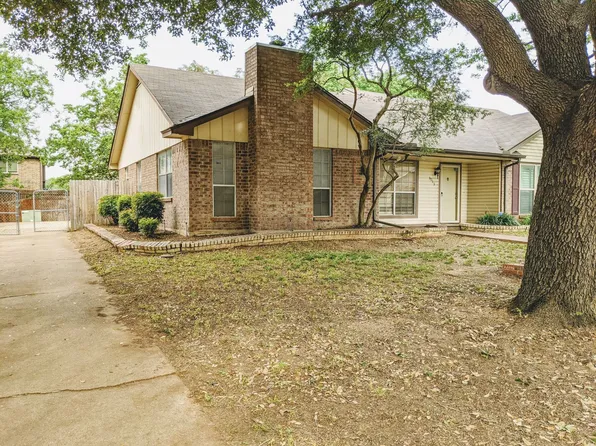 3013 Clover Ln, Euless, TX 76039