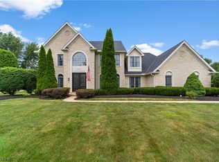 2794 Forest Lake Dr, Westlake, OH 44145