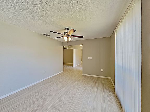 3rd image of 831 Summer Glen Dr
