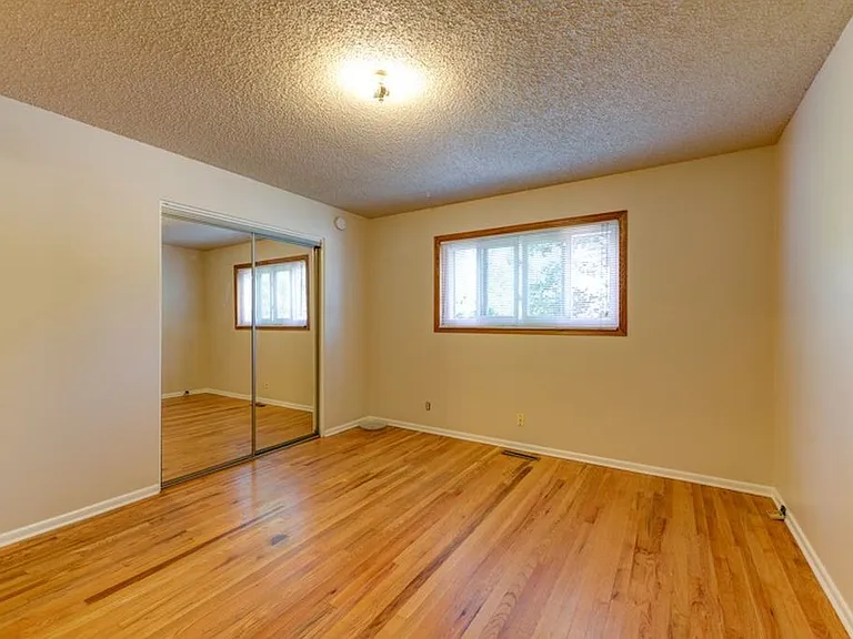 3895 Elmhurst Pl — Photo 9