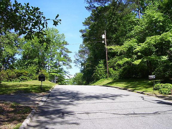 5th image of 21 Glenhaven Dr