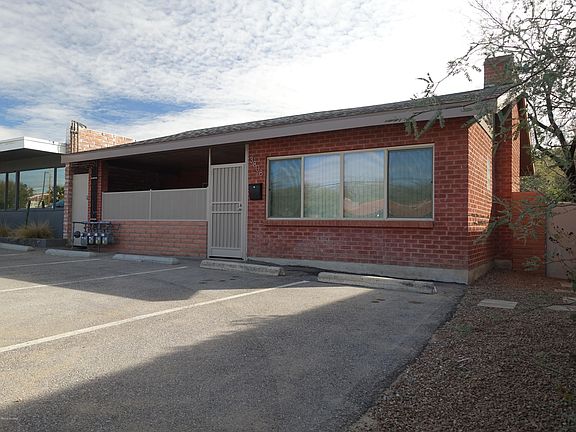3rd image of 3808 E 5th St #9