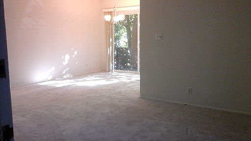 1st image of 629 W Knoll Dr APT 1