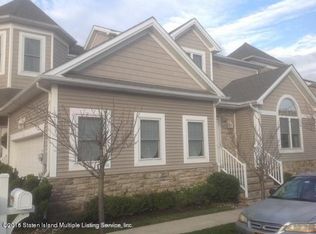 44 Topside Ln, Staten Island, NY 10309