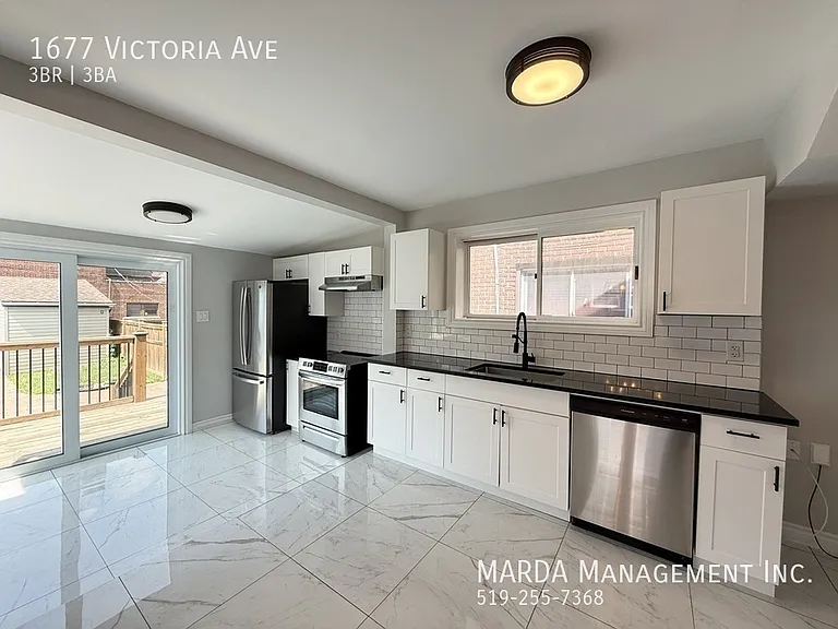 1677 Victoria Ave — Photo 15