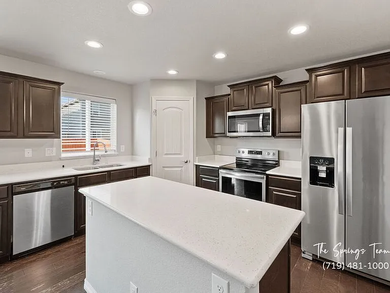 10898 Rowley Dr — Photo 16