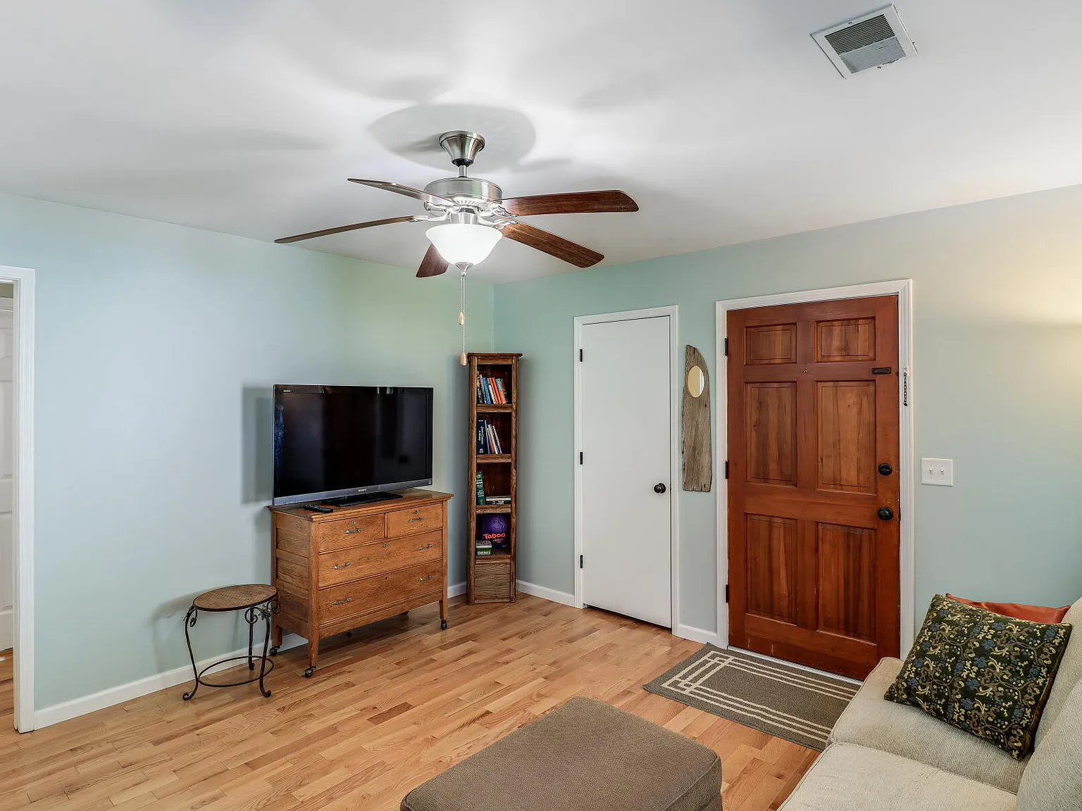 2 bed, 1.0 bath, 900 sqft, $2,800 — Photo 3