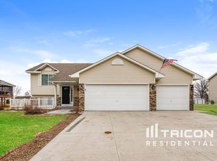 9996 Park Place Dr, Monticello, MN 55362