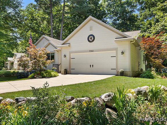 3rd image of 7261 Pine Oak Ln