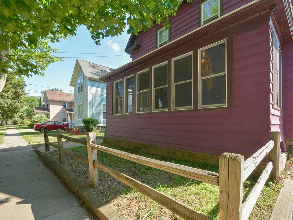 917 Oak st. Kalamazoo-102