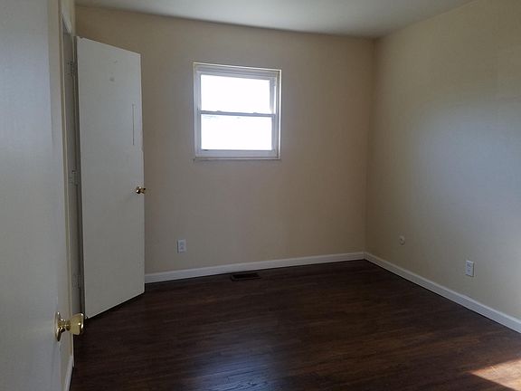 5th image of 119 W Pinewood Dr