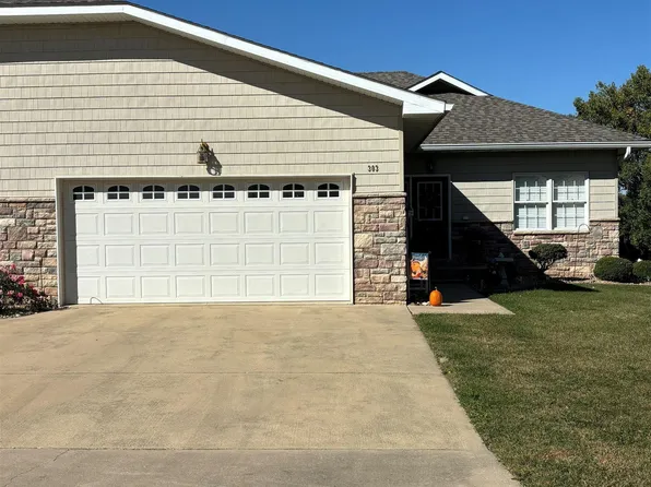 303 S Riverview Ct, Lacon, IL 61540