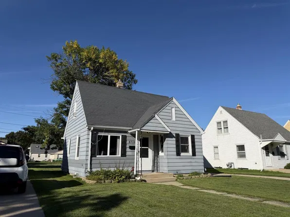 8712 W Montana AVENUE, West Allis, WI 53227