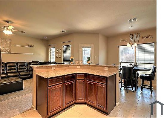 4th image of 2216 Abbey Ln