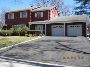 510 Fordham Pl, Paramus, NJ 07652