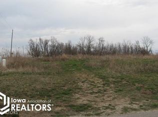 1230 E 142nd St S, Grinnell, IA 50112