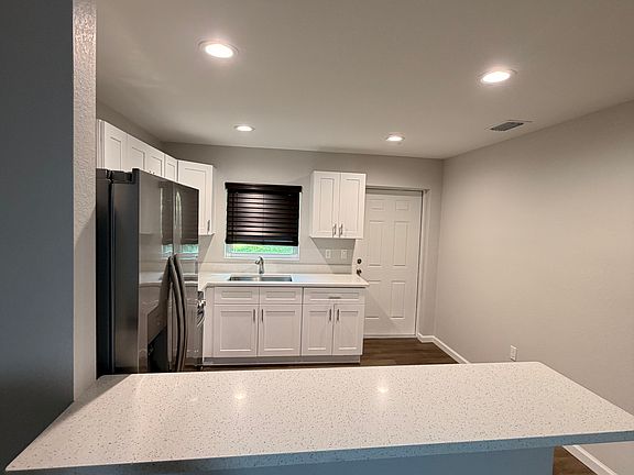4th image of 1587 SW Price Child St #2
