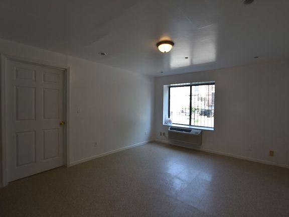 4th image of 855 E 217th St APT B4