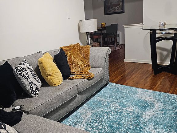 2nd image of 949 E 229th St #2