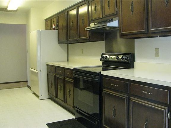 4th image of 1376 Cornish Dr