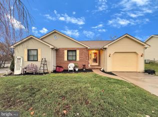 99 Lion Dr, Hanover, PA 17331