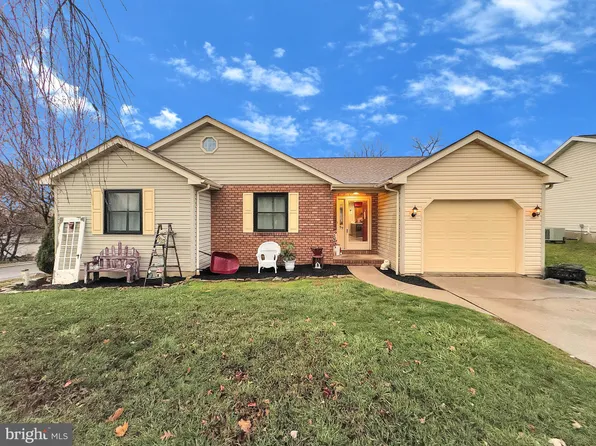 99 Lion Dr, Hanover, PA 17331
