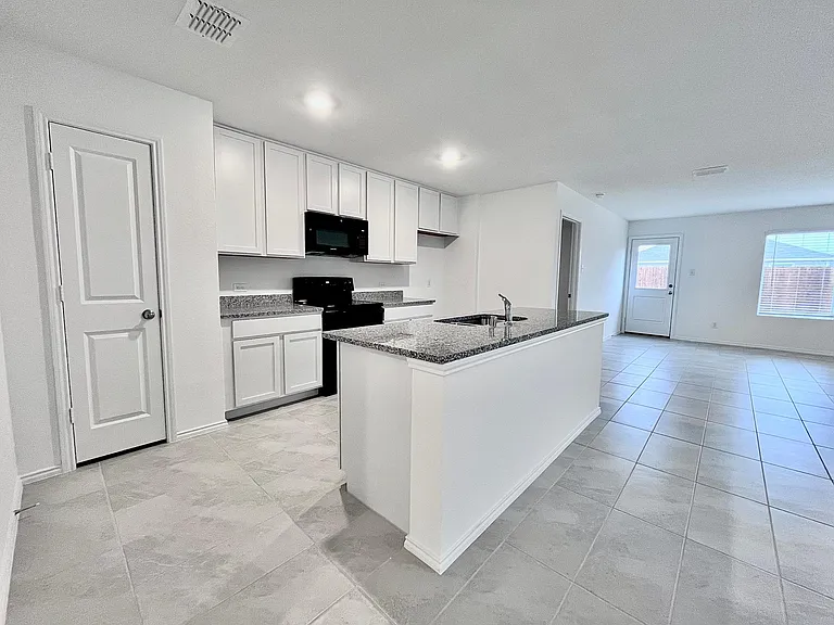 411 Ashbrook Way — Photo 4