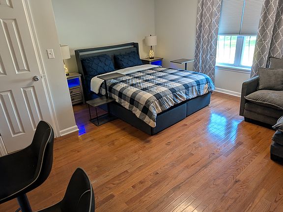 4th image of 5201 Carriageway Dr APT 317